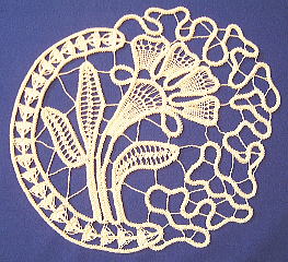 手編み　ルーマニアンレース　オリジナルデザイン　テーブルセンター　即購入不可 旅先から連れ帰ったレースvol.7 --- ルーマニアンレース（2